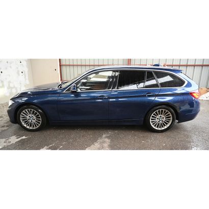 null BMW 320d Efficient Dynamics Edition Touring, 120kW. Diesel. Couleur bleu nuit....