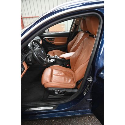 null BMW 320d Efficient Dynamics Edition Touring, 120kW. Diesel. Couleur bleu nuit....