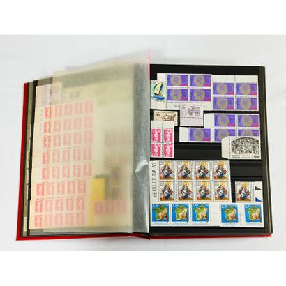 null France Petit stock de timbres neufs** 1960/2000 par multiples à partir de 1980....