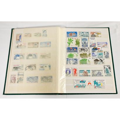 null Wallis et Futuna + TAAF 1957/1995. Collection de timbres neufs** dont PA. Cote:...