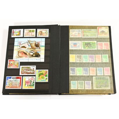 null Mayotte, Polynésie, Nouvelle Calédonie Collection de timbres neufs**. Période...