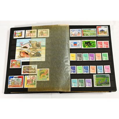 null Mayotte, Polynésie, Nouvelle Calédonie Collection de timbres neufs**. Période...