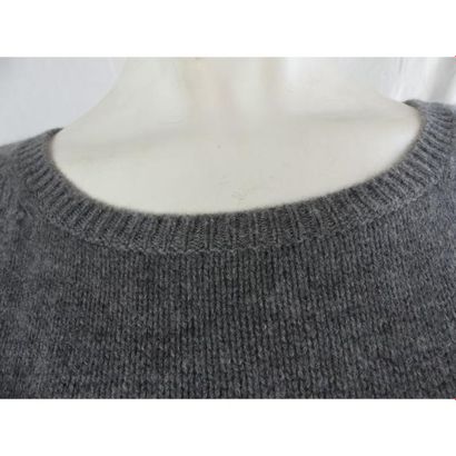 null NOT SHY. Pull ample en cachemire 4 fils gris. Col rond, 2 poches ouvertes. Bon...