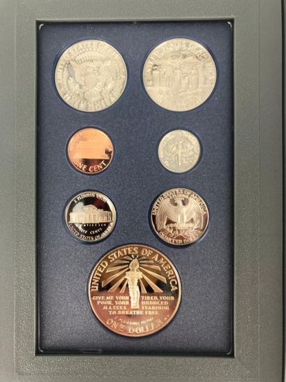 null Un coffret de monnaies américaines - Coffret prestige 1986 Liberté - 7 pièces...