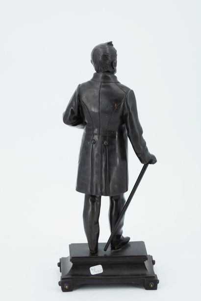 null School end of XIXth century. 

Adolphe THIERS standing 

Sculpture in bronze...