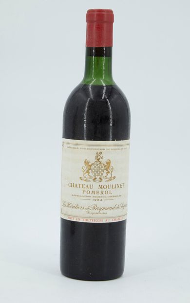 Une bouteille de POMEROL Château Moulinet...