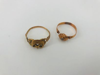 null Two gold cut rings, weight 4.3 g