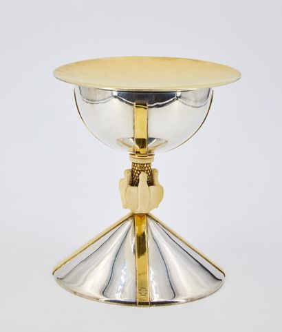 null PUIFORCAT. 

Chalice and its paten in silver and vermeil in its original box.

The...