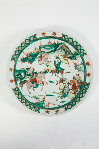 null * CHINE, Canton - Fin XIXe siècle

Plat en porcelaine à décor en émaux polychromes...