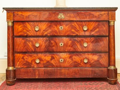 null Wood and mahogany veneer chest of drawers. Opening with 4 drawers, one of which...
