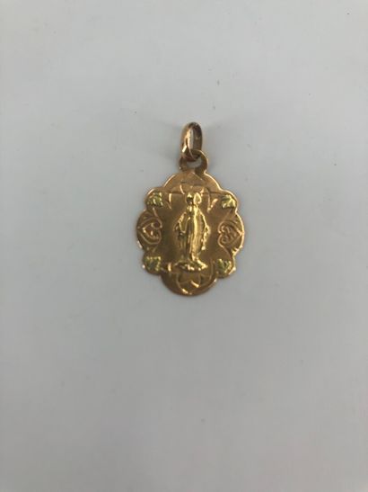 null Médaille de la Vierge et croix, or jaune, poids 2,8 g, on joint une chaine en...