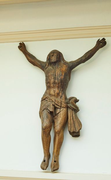 null * Grand Christ en croix en chêne massif sculpté.

Époque XVIIIe.

Haut: 75c...