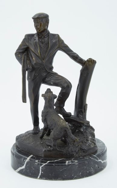 null Ecole début XXe

Le chasseur et son chien, 

Sculpture en bronze à patine brun-noir...