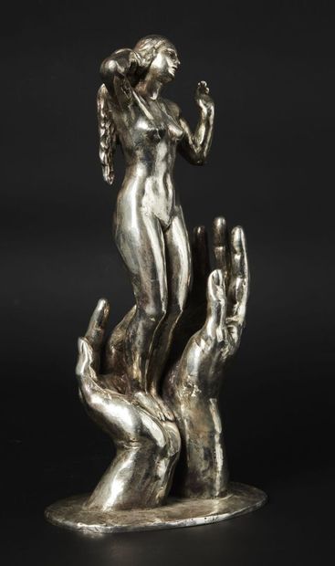 null Pierre TRAVERSE ( 1892-1979).

L'Offrande

Sculpture en bronze argenté

Signé,...