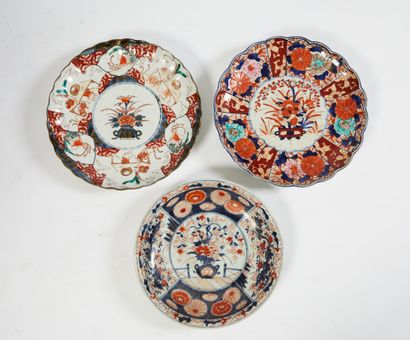null JAPON, Imari - Epoque EDO (1603 - 1868), XVIIIe siècle

Plat en porcelaine en...