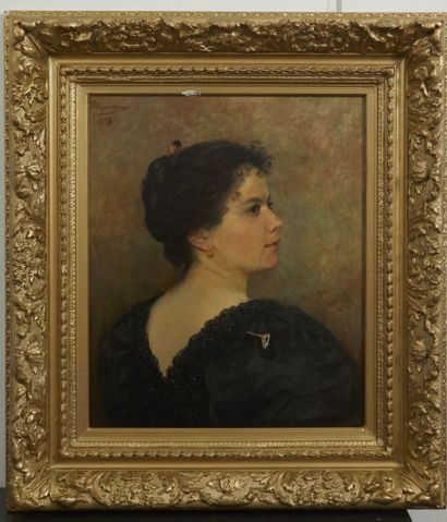 null E LUMEAU ( XIXe).

Portrait de femme à la robe noire

Huile sur toile signée...