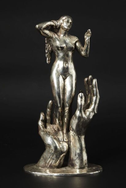 null Pierre TRAVERSE ( 1892-1979).

L'Offrande

Sculpture en bronze argenté

Signé,...