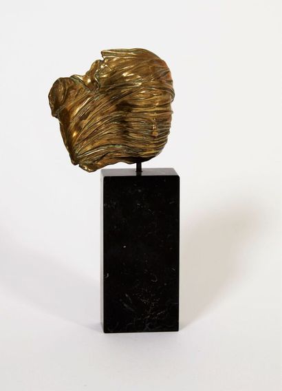 null Igor MITORAJ (1944-2014)

VISAGE ENVOLE,

Sculpture en bronze à patine dorée

signé...