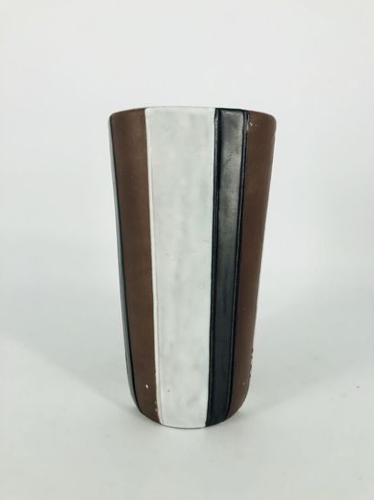 null ELCHINGER (act.1834-2016) 

Vase droit noir , blanc et marron à bandes alternées

Marque...