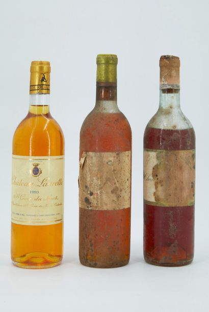 null Lot de 3 bouteilles:

-1 bouteille de SAUTERNES Château Rieussec - année 1970...