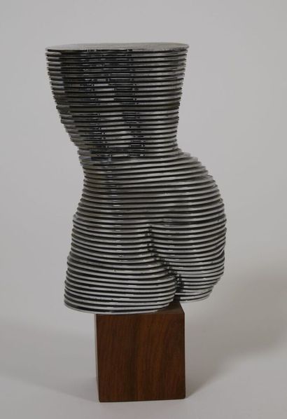 null Otto MONESTIER (1918-1997).

Eva figurant un corps de femme

Sculpture volume...