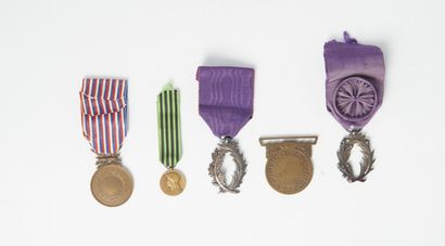 null Lot de 5 médailles et décorations:

- 

Médaille "Postes et Telegraphes, devoir...