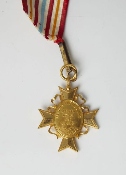 null Vatican. Croix de chanoine honoraire de Notre-Dame de Lorette, devise au revers...