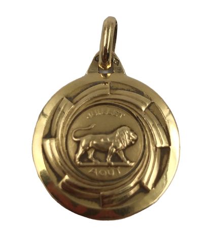 null Médaille circulaire en or 750/1000 à décor zodiacal du lion. Poids: 5.1g