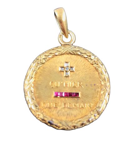 null Médaille d'amour en or 750/1000, ornée de pierre rouge et blanche. Poids brut...