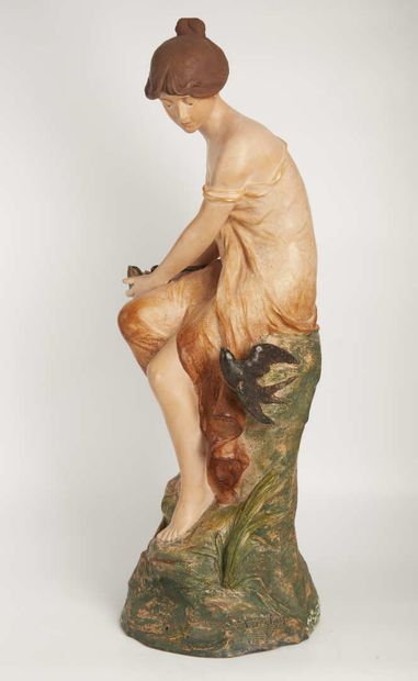 null Alfred FORETAY (1861-1944). 

Femme à l'hirondelle blessée

Sculpture en terre...