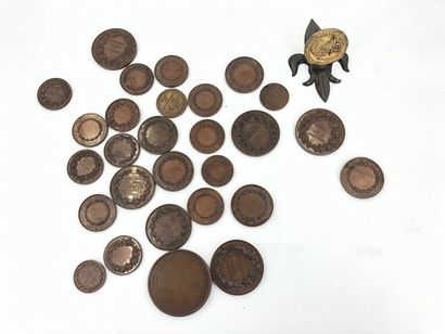 null Set of 28 medals mainly in copper contained in a circular leather case including...