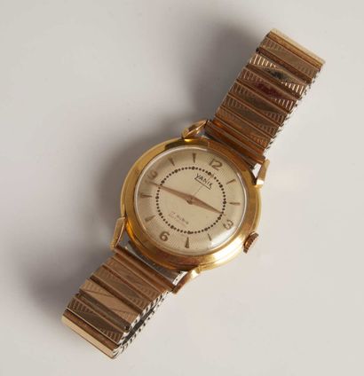 null YANIK.

Watch with gold case 750/1000e

Round dial with horn.

Gold-plated bracelet...