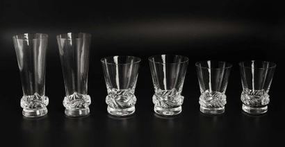 null DAUM. 

Ensemble de verres moulé pressé modèle SORCY comprenant: 

- 11 flûtes

-...