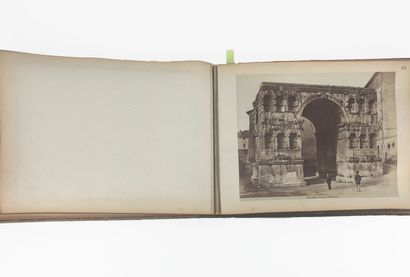 null ROMA, vers 1910

Album relié contenant 49 héliogravures légendées sur la ville...