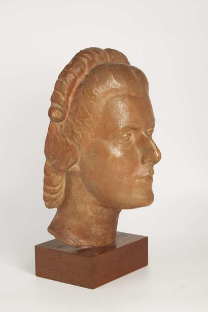 null Albert BOUQUILLON (1908-1997). 

Tête de femme,

Sculpture en terre cuite chamottée...