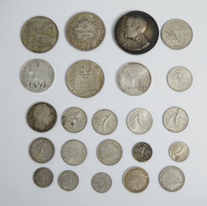 null Lot of silver coins including:
- A medal of the Breton Agricultural Association...