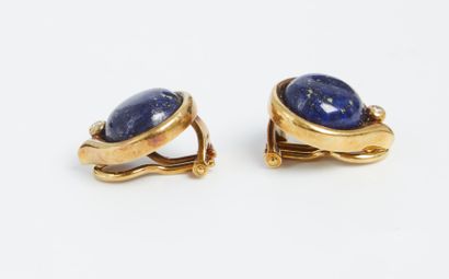 null Pair of ear clips in yellow gold 750/1000 and cabochons of lapis lazuli and...