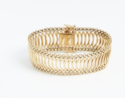 null Yellow gold bracelet 750/1000e with finely chiseled openwork. Weight: 31.8g...