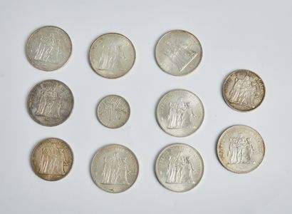 null Lot of 8 pieces of 50 francs silver Hercules. 
Two pieces of 10 francs silver...