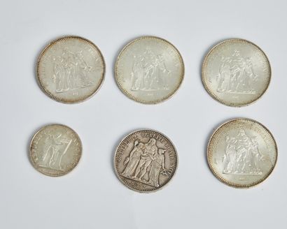 null Lot of 4 pieces of 50 francs silver Hercules.
One 10 francs silver coin 1965...