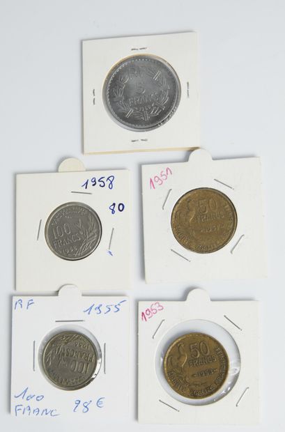 null Lot of 5 French coins:
-two coins 50 francs Coq Guiraud in bronze. Years 1951...