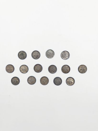 null A lot of silver coins for a total weight of 976gr including approximately:
-...