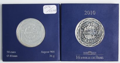 null PARIS CURRENCY.
Set of two silver coins of 50 euros Year 2010
In its original...