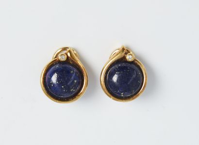 null Pair of ear clips in yellow gold 750/1000 and cabochons of lapis lazuli and...