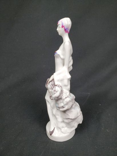 null MEISSEN 
"The damsel with the boa"
Porcelain subject, polychrome and partially...
