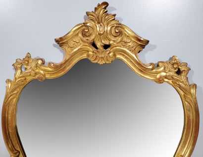 null Louis XV style MIRROR
Wood and stucco with gilded patina, decorated with acanthus...