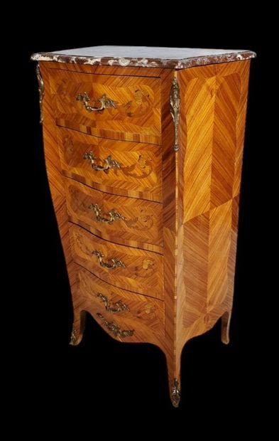 null Louis XV style CHIFFONIER
Curved on all sides. Flower inlay and rosewood frieze
Gilded...