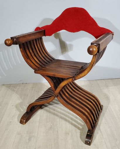 null Savonarola" curved armchair
Solid wood, piaster frieze on armrests and turned...