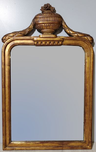 null Transition style MIRROR
Gilded wood with leaf, arched form, topped by a carved...
