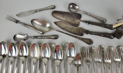 null LOT of silverware, including flatware, napkin rings and miscellaneous. Various...
